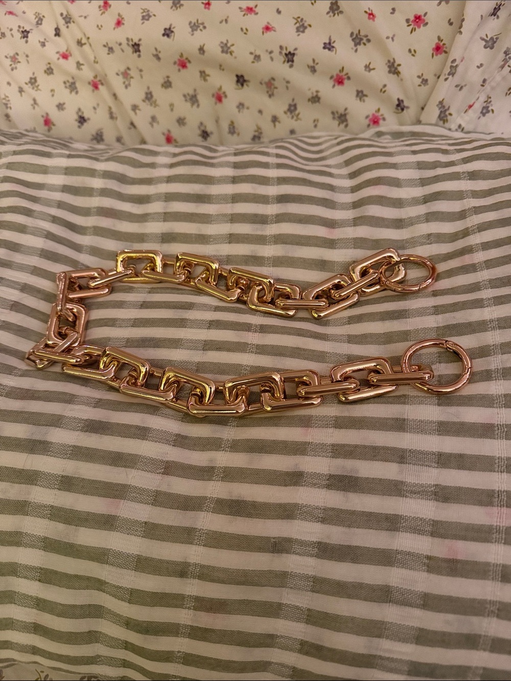 Chunky Gold-Tone Chain handbag strap